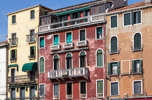 Paláce podél Canal Grande, Benátky, Itálie — Stock fotografie