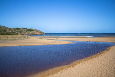 Cala Pregonda, Menorca, İspanya yakınındaki deniz manzarası