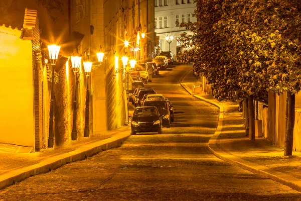 Noční ulice v Praze, Česká republika — Stock fotografie