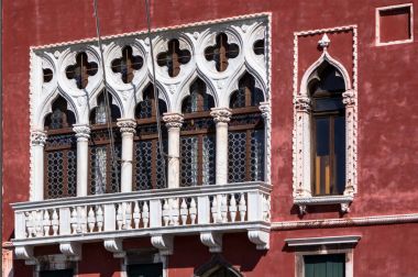 Venedik Sarayı içinde Gotik pencere eşiği