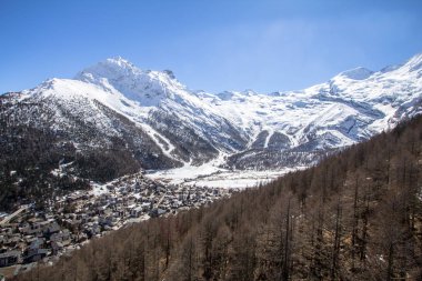 Bir Saas-Fee Köyü Valley, İsviçre 
