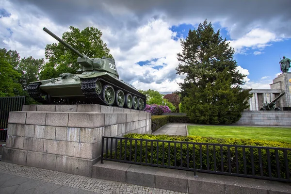 Monumento a la guerra soviética en Tiergarten en el centro de Berlín, Alemania —  Fotos de Stock