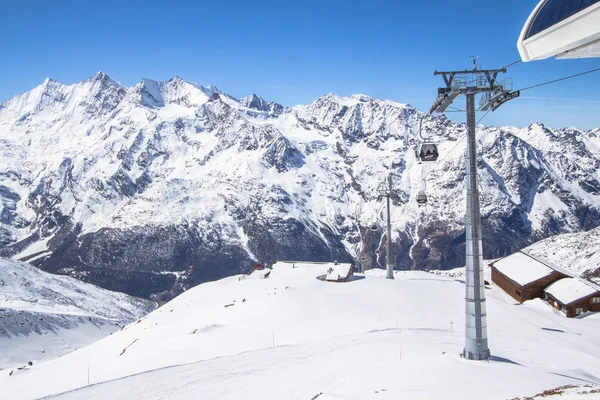 Skistation auf dem Gipfel des Berges — Stockfoto