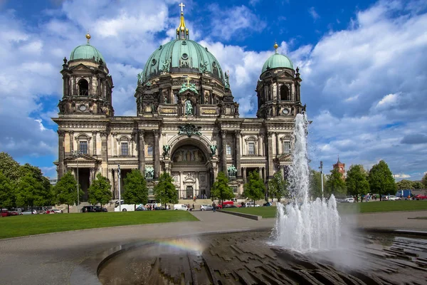 柏林的大教堂和喷泉, 德国 — 图库照片