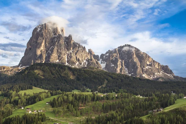 Monte Langkofel (Sassolungo) nas Dolomitas do Sul do Tirol, Itália — Fotografia de Stock