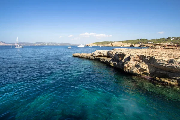 Cala Bassa, Ibiza, España — Foto de Stock