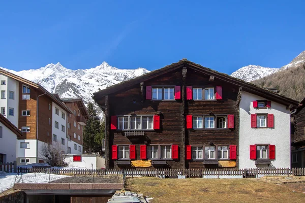 Hotels des Skigebietes Saas-Fee in der Schweiz — Stockfoto