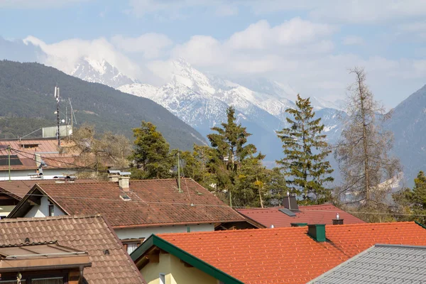 Маленькая деревня в Альпах — стоковое фото