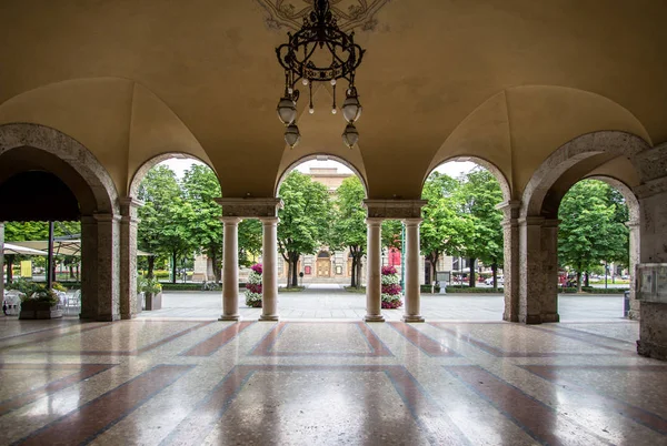 Arches of the Quadriportico gallery in Bergamo, Italy — Stock Photo, Image