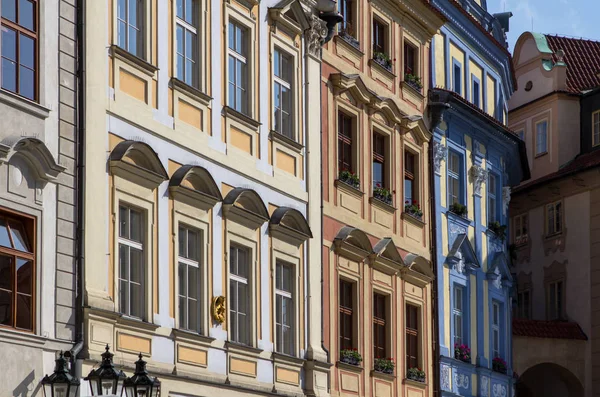 Historické budovy ve starém městě v Praze, Česká republika — Stock fotografie