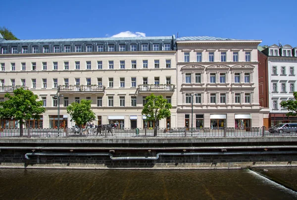 Hermosos edificios de Karlovy Vary, República Checa — Foto de Stock