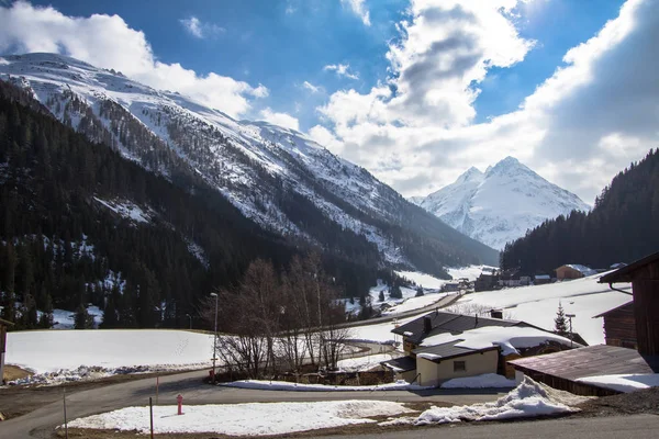 Beautiful alpine landscape — Stock Photo, Image