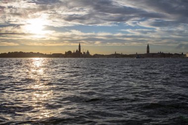 San Giorgio Maggiore Venedik'te günbatımı manzarası