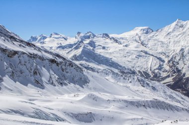 Saas Fee, İsviçre dağ aralığında