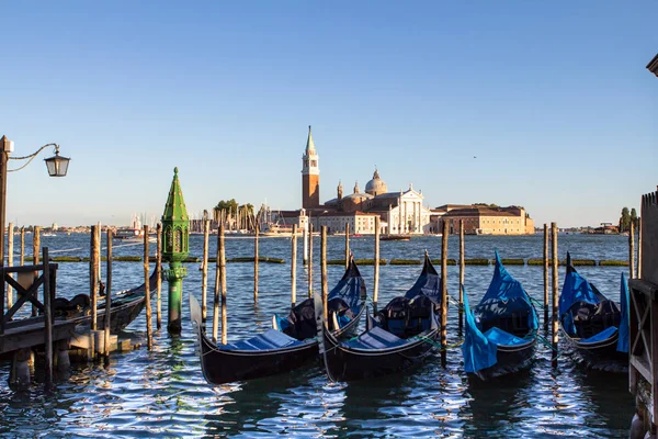 Góndolas en Gran Canal, Venecia, Italia — Foto de Stock