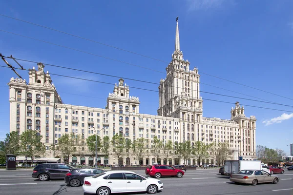 Hotel ”Ukraina” i Moskva, Ryssland — Stockfoto