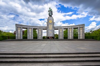 Sovyet savaş anıtı Tiergarten Merkezi Berlin, Almanya