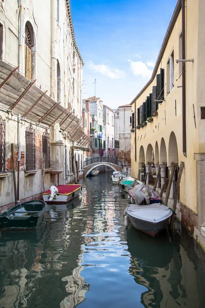 Small venetian canal, Venice, Italy — Stock Photo, Image