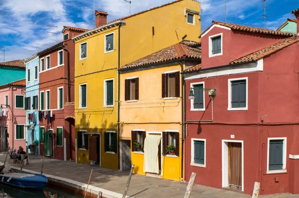 Kolorowe domy w Burano, Venice — Zdjęcie stockowe