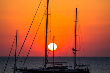 Günbatımında yatlar