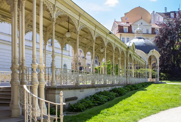 Karlovy Vary, Park colonnade — Stockfoto