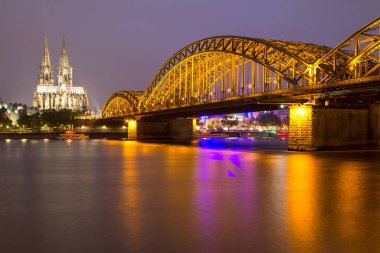 Hohenzollern köprü ve Köln Katedrali, Köln, Almanya