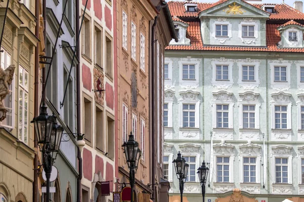 Historické budovy ve starém městě v Praze, Česká republika — Stock fotografie