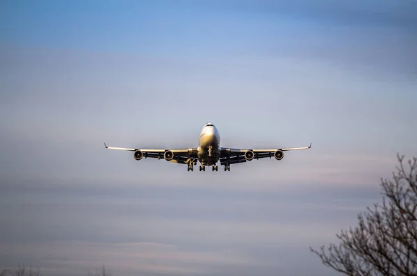 Airplane ist landing — Stok fotoğraf