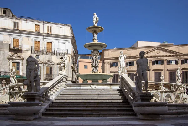 Fontän av skam på Piazza Pretoria, Palermo, Italien — Stockfoto