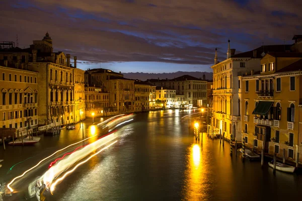Canal Grande por la noche, Venecia, Italia — Foto de Stock