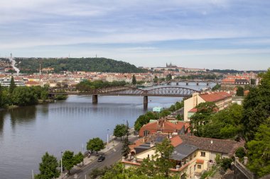Old Town ve Charles Köprüsü Prag, Çek Cumhuriyeti için havadan görünümü