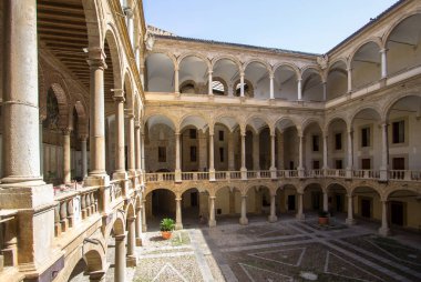 Palermo, İtalya Palazzo Reale avlusu