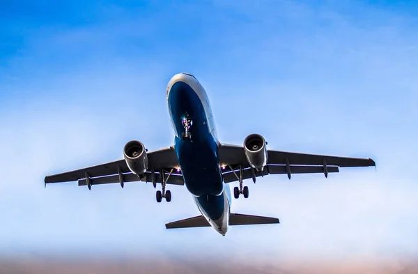 Airplane ist landing — Stok fotoğraf