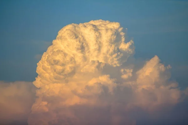 Awan selama matahari terbenam — Stok Foto