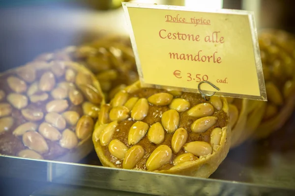 Cestone alle mandorle —  Fotos de Stock