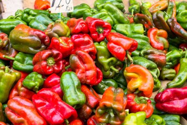 Kırmızı ve yeşil biber