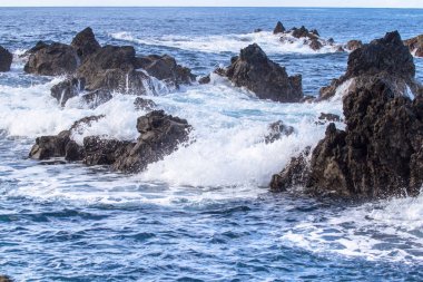 kayalık deniz sahil şeridi