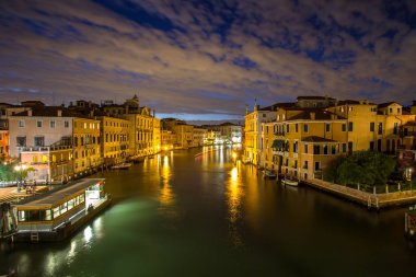 Canal Grande, gece, Venedik, İtalya