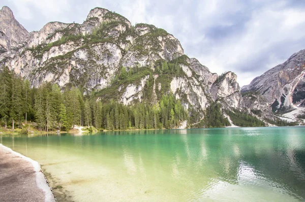 Lago Braies en Dolomitas, Italia —  Fotos de Stock