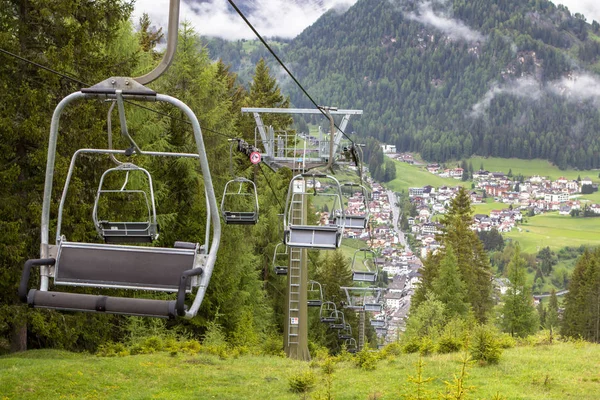 Leere Lifte in den Alpen — Stockfoto