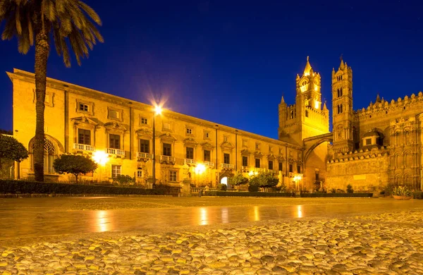 Katedralen i Palermo på natten, Italien — Stockfoto