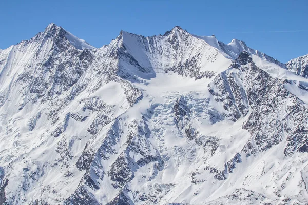 Saas Fee, İsviçre dağ aralığında — Stok fotoğraf