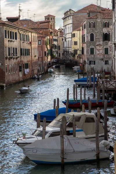 Small venetian canal, Venice, Italy — Stock Photo, Image