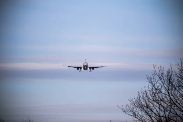 Airplane ist landing — Stok fotoğraf