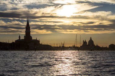 San Giorgio Maggiore Venedik'te günbatımı manzarası
