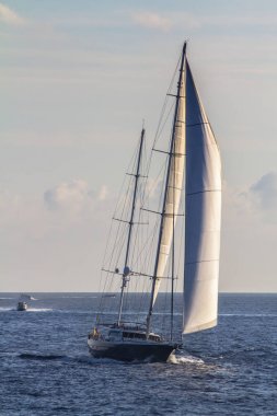 Akşamları yelken yelkenli