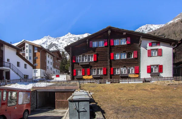 Готелі гірськолижного курорту в Швейцарії Saas-Fee — стокове фото