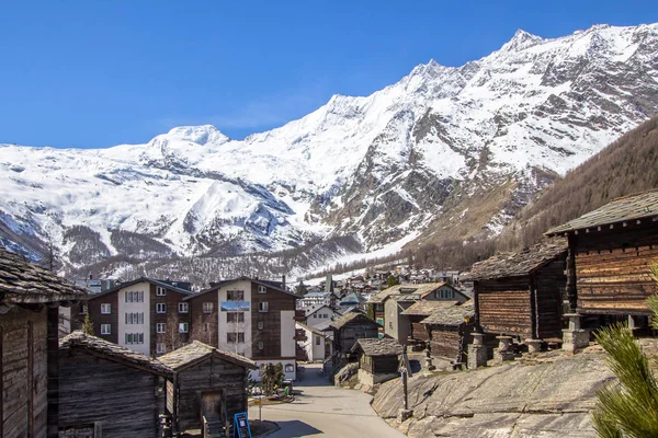 Hotely lyžařské středisko Saas-Fee ve Švýcarsku — Stock fotografie