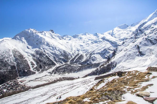 Saas 料金、スイスの山脈 — ストック写真