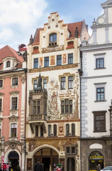 Historiska byggnader i gamla stan i Prag, Tjeckien — Stockfoto